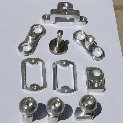 L'usine de haute qualité de fraisage en laiton en acier en aluminium de pièces de commande numérique par ordinateur a traité des pièces